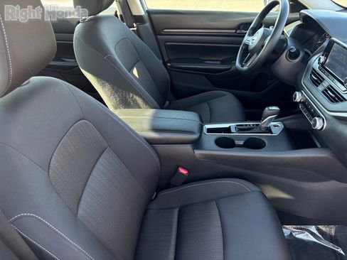 Used 2024 Nissan Altima 2.5 S image 12