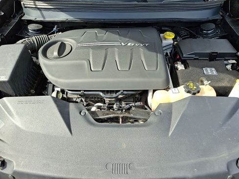 Used 2019 Jeep Cherokee Limited w/ Technology Group image 29