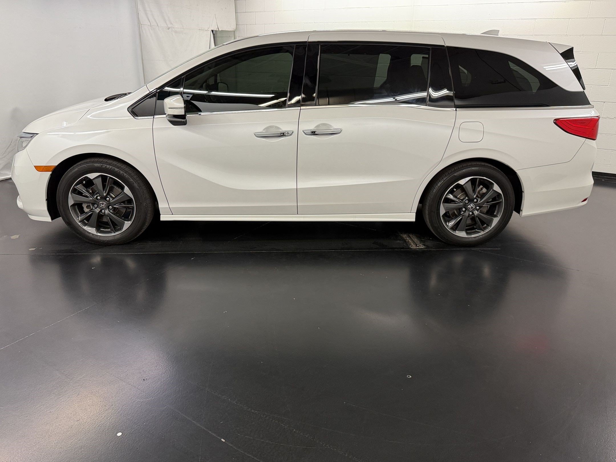 Certified 2024 Honda Odyssey Elite image 2