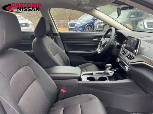 Used 2024 Nissan Altima 2.5 SV image 23
