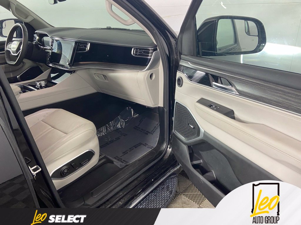 Used 2023 Jeep Wagoneer Series II w/ Premium Group I AWD/4WD image 18