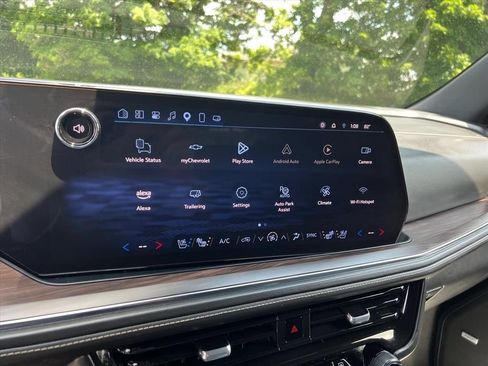 Used 2025 Chevrolet Suburban Premier AWD/4WD image 22