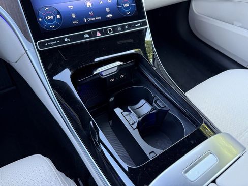 New 2025 Mercedes-Benz C 300 Sedan image 17