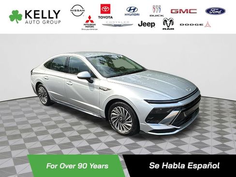 Certified 2025 Hyundai Sonata SEL FWD image 1