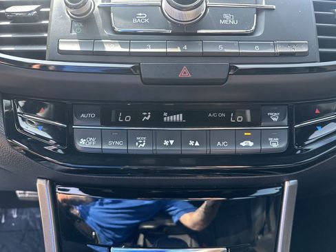 Used 2017 Honda Accord Sport image 25