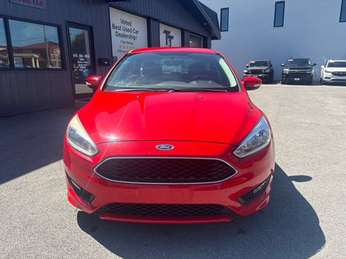 Used 2016 Ford Focus SE w/ SE Sport Package FWD image 8