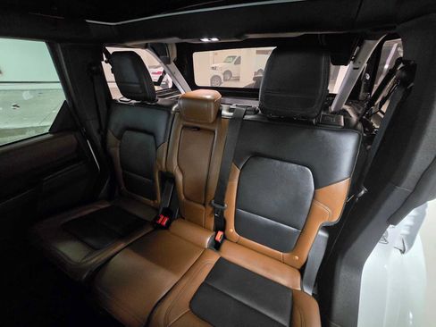Used 2024 Ford Bronco Outer Banks AWD/4WD image 16