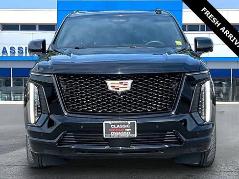Used 2025 Cadillac Escalade Sport w/ Touring Package AWD/4WD image 18