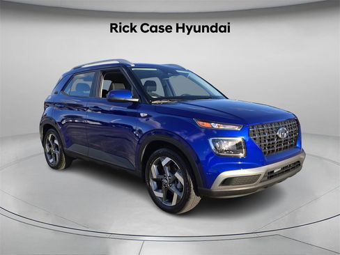 Certified 2025 Hyundai Venue SEL image 9