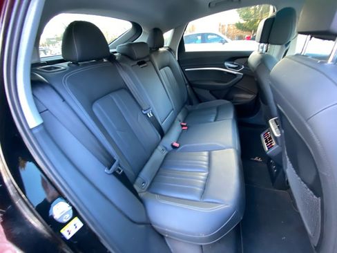 Used 2022 Audi e-tron Premium Plus image 29