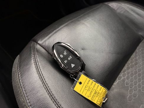 Used 2016 Land Rover Discovery Sport SE image 35