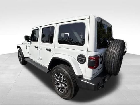 Used 2025 Jeep Wrangler Unlimited Sahara AWD/4WD image 4