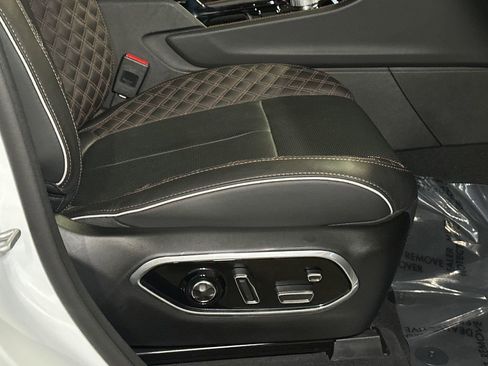 Used 2023 Jeep Grand Cherokee Summit AWD/4WD image 13