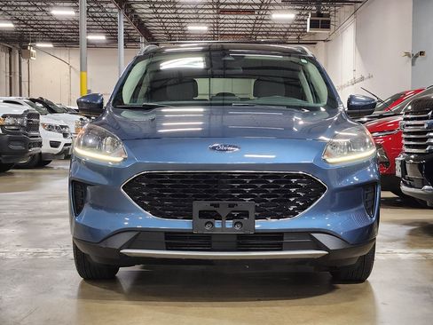 Used 2020 Ford Escape SE FWD image 3