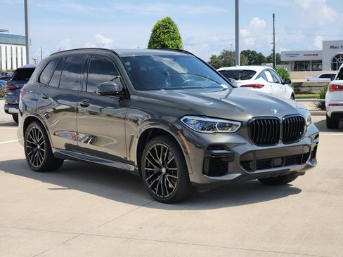 Used 2022 BMW X5 M50i w/ Executive Package AWD/4WD image 3