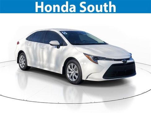 Used 2025 Toyota Corolla LE image 1