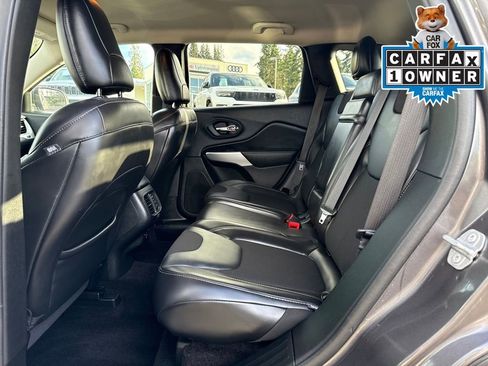 Used 2018 Jeep Cherokee Latitude Plus w/ Comfort/Convenience Group image 28