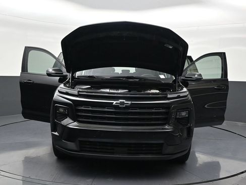Used 2023 Chevrolet Traverse LT FWD image 35