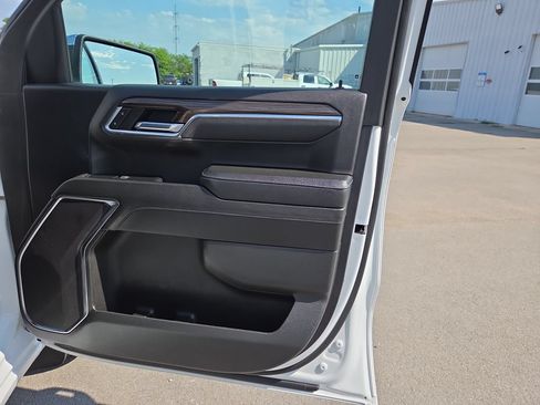 Used 2023 Chevrolet Silverado 1500 LT AWD/4WD image 40