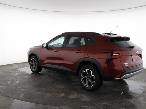 Used 2025 Chevrolet Trax LT FWD image 9