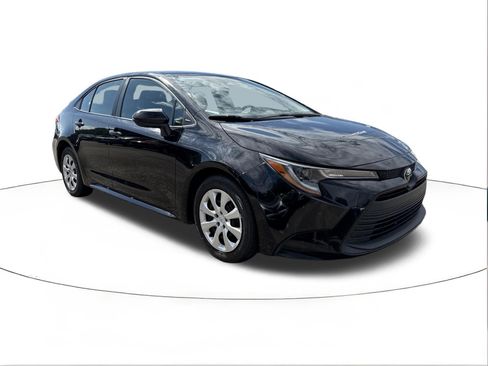 Used 2024 Toyota Corolla LE FWD image 1