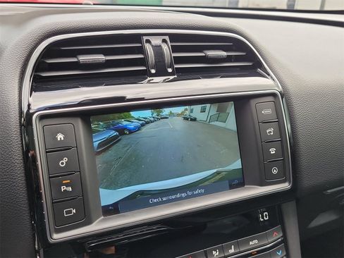 Used 2018 Jaguar F-PACE Prestige image 20