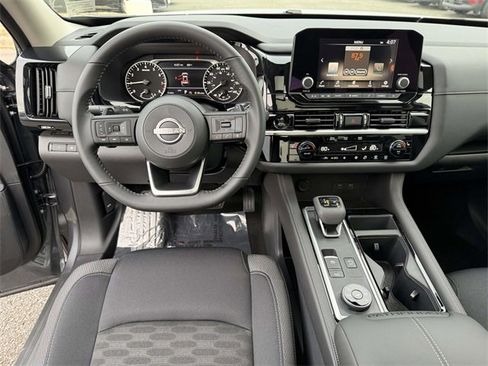 New 2025 Nissan Pathfinder SV w/ SV Premium Package image 18