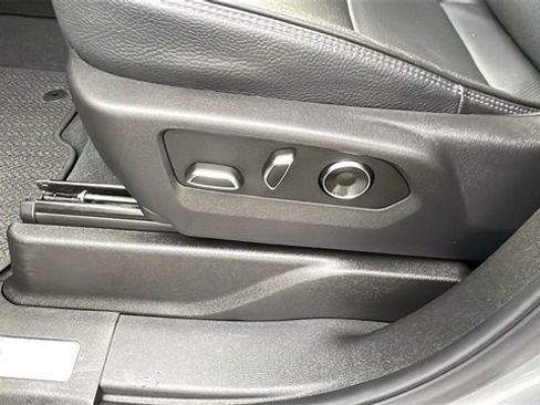 Used 2025 GMC Yukon XL Denali image 29