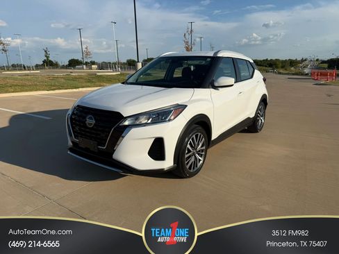 Used 2022 Nissan Kicks SV FWD image 1