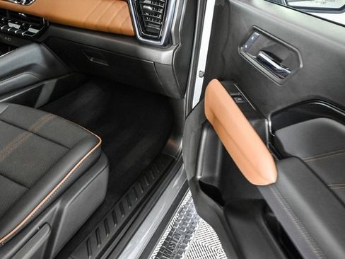 Used 2024 GMC Canyon AT4 w/ Technology Package image 25