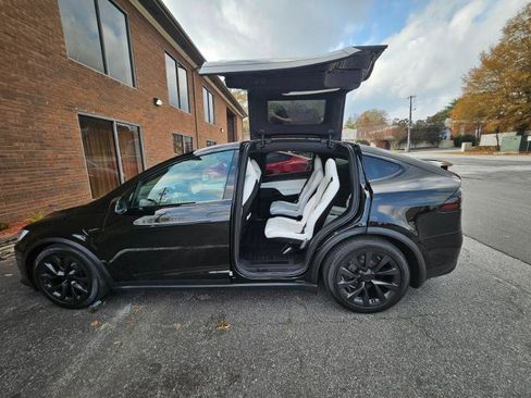 Used 2022 Tesla Model X image 33