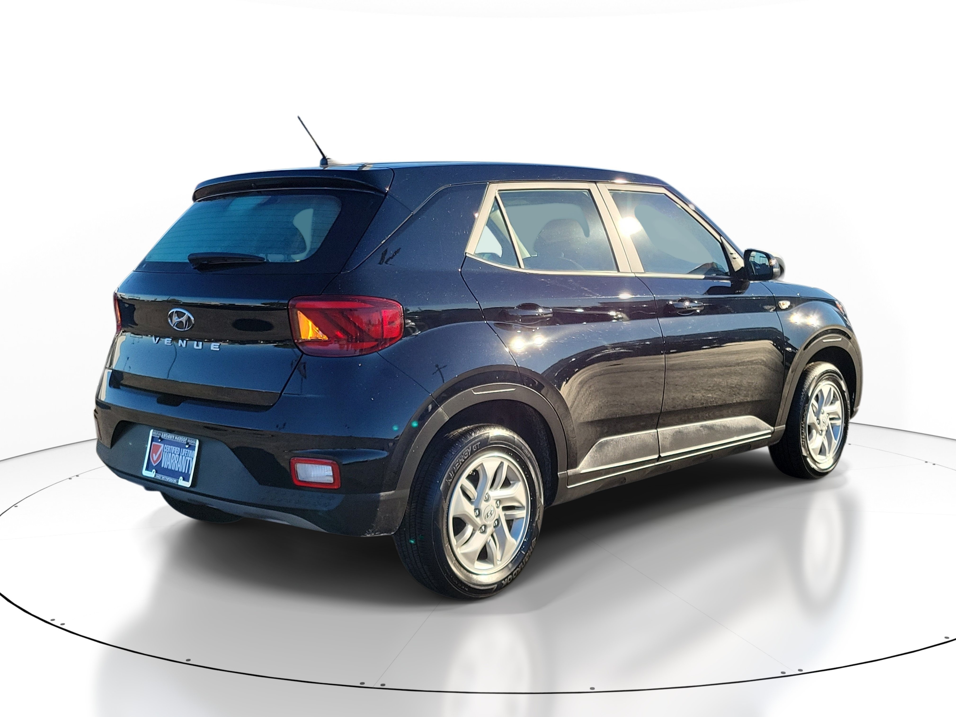 Used 2025 Hyundai Venue SE FWD image 4