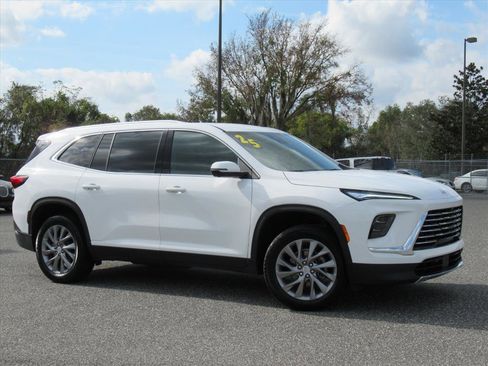 Used 2025 Buick Enclave Preferred image 2