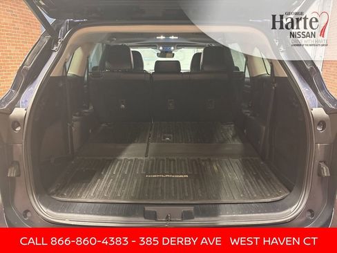 Used 2021 Toyota Highlander XLE image 27