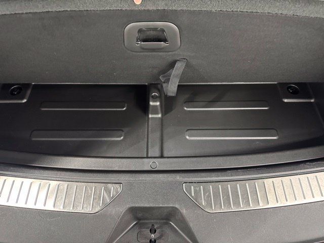 Used 2025 GMC Yukon XL Denali w/ Denali Reserve Package AWD/4WD image 14