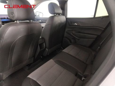 Used 2025 Chevrolet Trax LT w/ LT Convenience Package FWD image 28