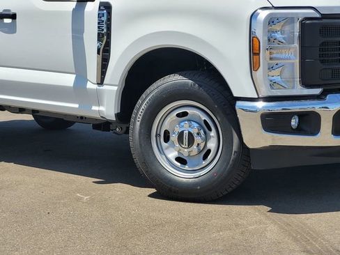 New 2026 Ford F250 XL w/ XL Chrome Package image 2