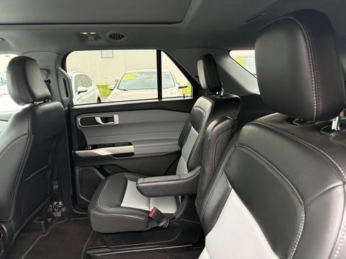 Used 2023 Ford Explorer XLT w/ Equipment Group 202A AWD/4WD image 15
