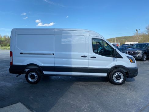 New 2026 Ford Transit 250 148 Medium Roof w/ Load Area Protection Package RWD image 9