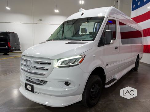 Used 2023 Mercedes-Benz Sprinter 3500 image 33