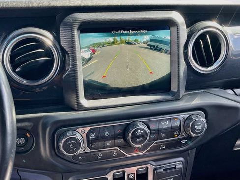 Used 2023 Jeep Wrangler Unlimited Sahara AWD/4WD image 14