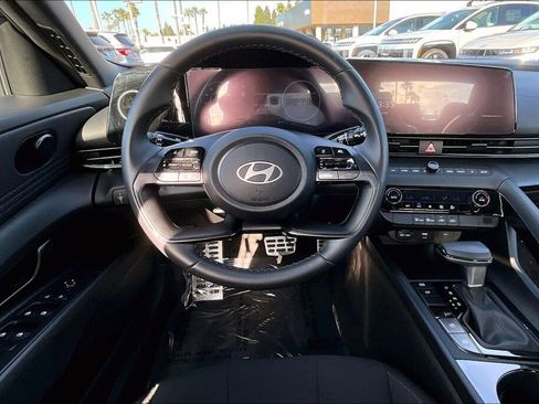 Certified 2025 Hyundai Elantra SEL image 7