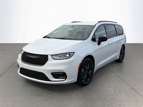 New 2026 Chrysler Pacifica Select w/ S Appearance Package FWD image 8