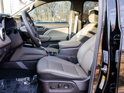 Used 2025 Chevrolet Colorado ZR2 image 19