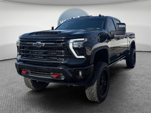 Used 2025 Chevrolet Silverado 2500 LTZ w/ LTZ Plus Package image 8