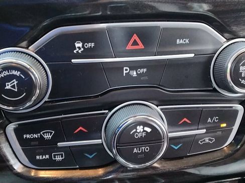 Used 2015 Chrysler 300 Limited w/ Driver Convenience Group image 21