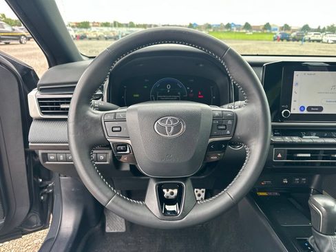 Used 2025 Toyota Camry SE FWD image 19
