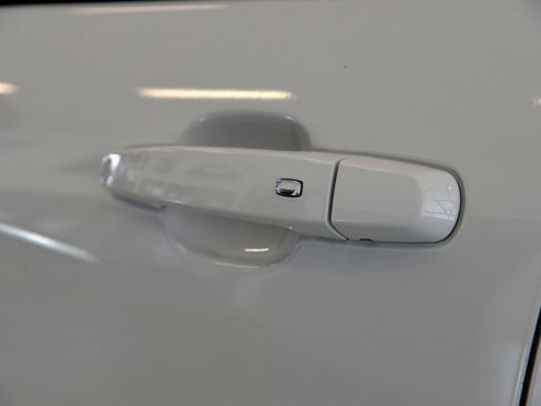 Used 2024 Chevrolet Equinox LS w/ LS Convenience Package image 13