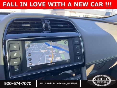 Used 2017 Jaguar F-PACE R-Sport image 21