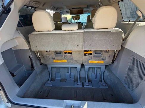 Used 2012 Toyota Sienna XLE w/ Premium Pkg FWD image 9